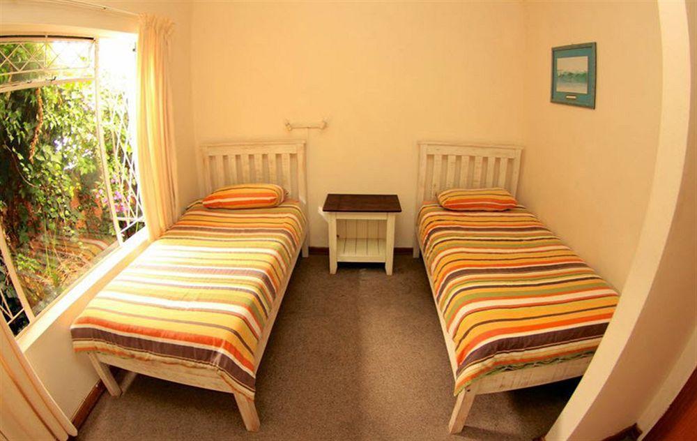Jeffreys Bay Backpackers Hostel ภายนอก รูปภาพ